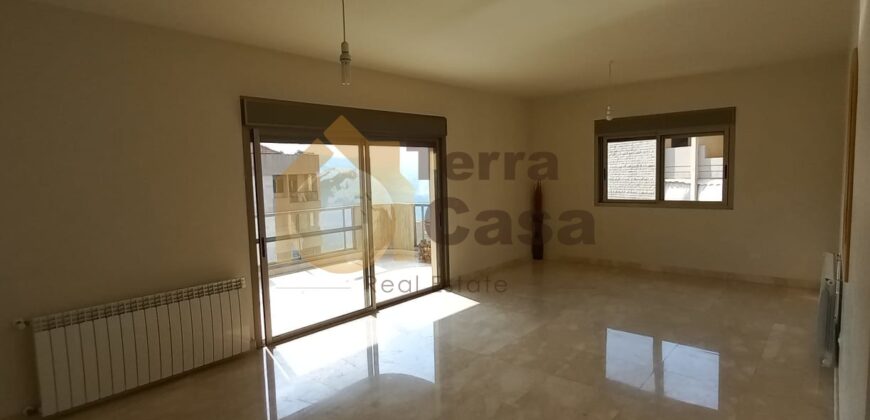 Prestigious apartment semi furnished cash payment.