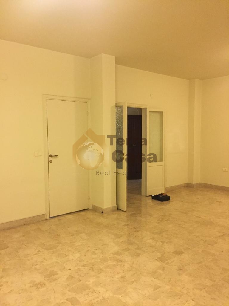 Apartment ground floor with terrace in zahret el ihsan