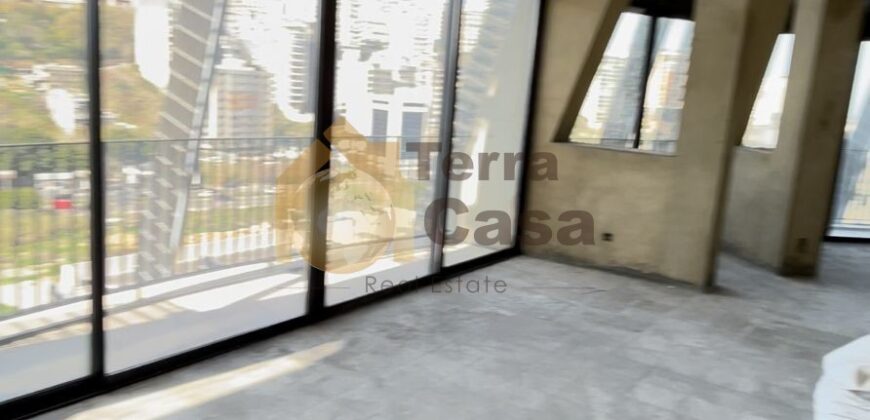 Prestigious loft one unit per floor 5 parking spaces.