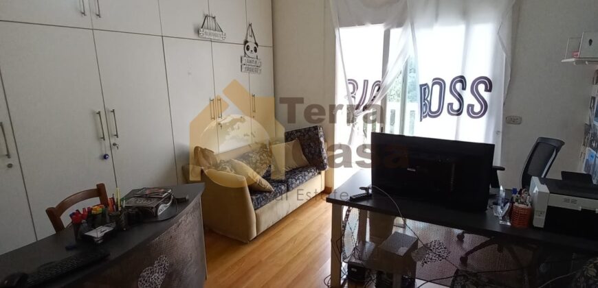 Horch tabet fully decorated apartment nice location.