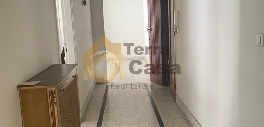 Horch tabet fully decorated apartment nice location.Ref#3701