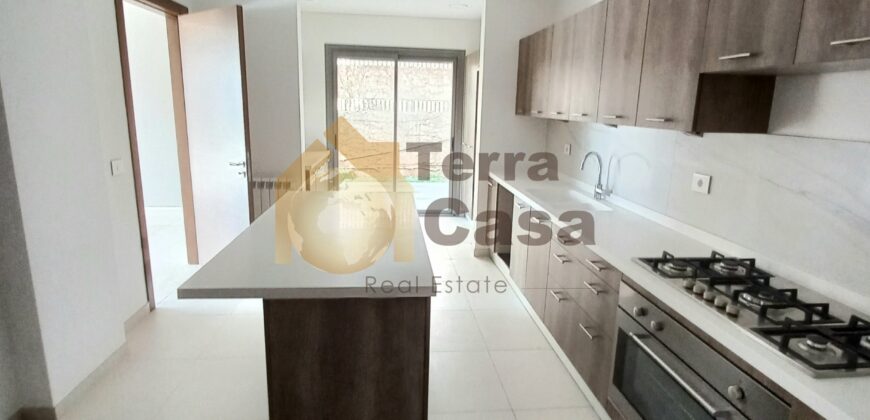 Luxurious apartment with terrace for rent Ref#3865