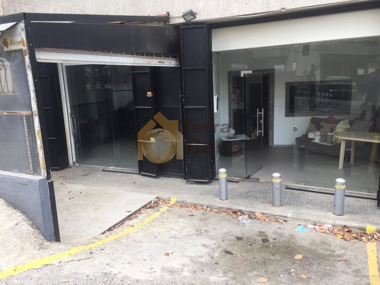 Zouk mosbeh  shop with 5 parkings spaces  for sale
