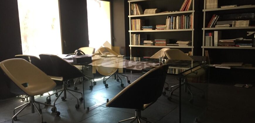 Rent commercial office in Achrafieh