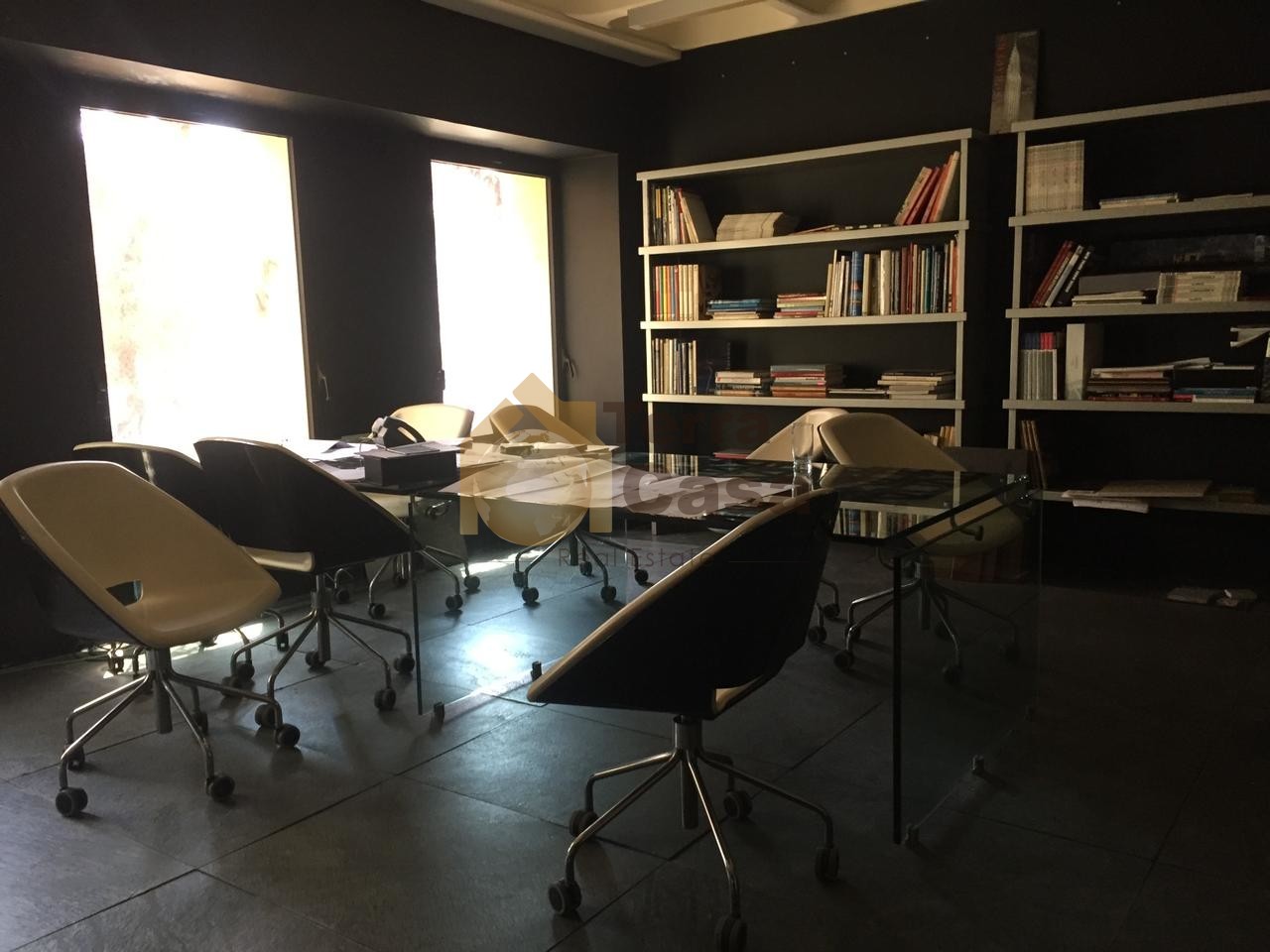 Rent commercial office in Achrafieh