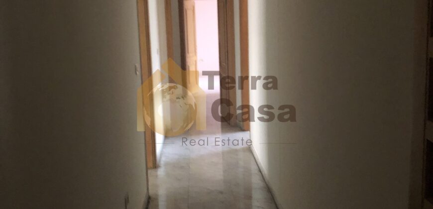 Ramlet el bayda apartment for rent.