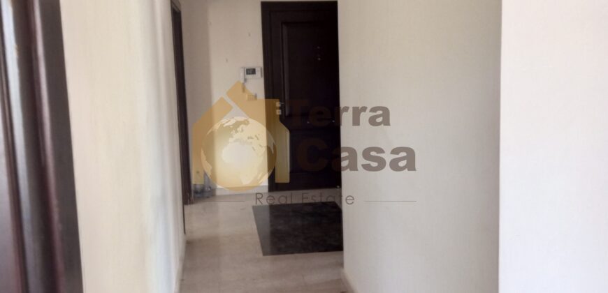 Jdita deluxe 3 bedrooms apartment for sale. Ref#4252