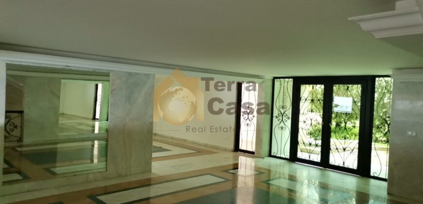 Luxurious apartment 250 sqm garden
