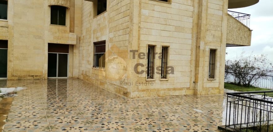 Luxurious apartment 250 sqm garden