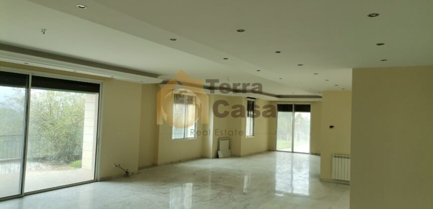 Luxurious apartment 250 sqm garden