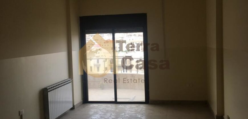 apartment for rent in haouch el omara prime location Ref#433