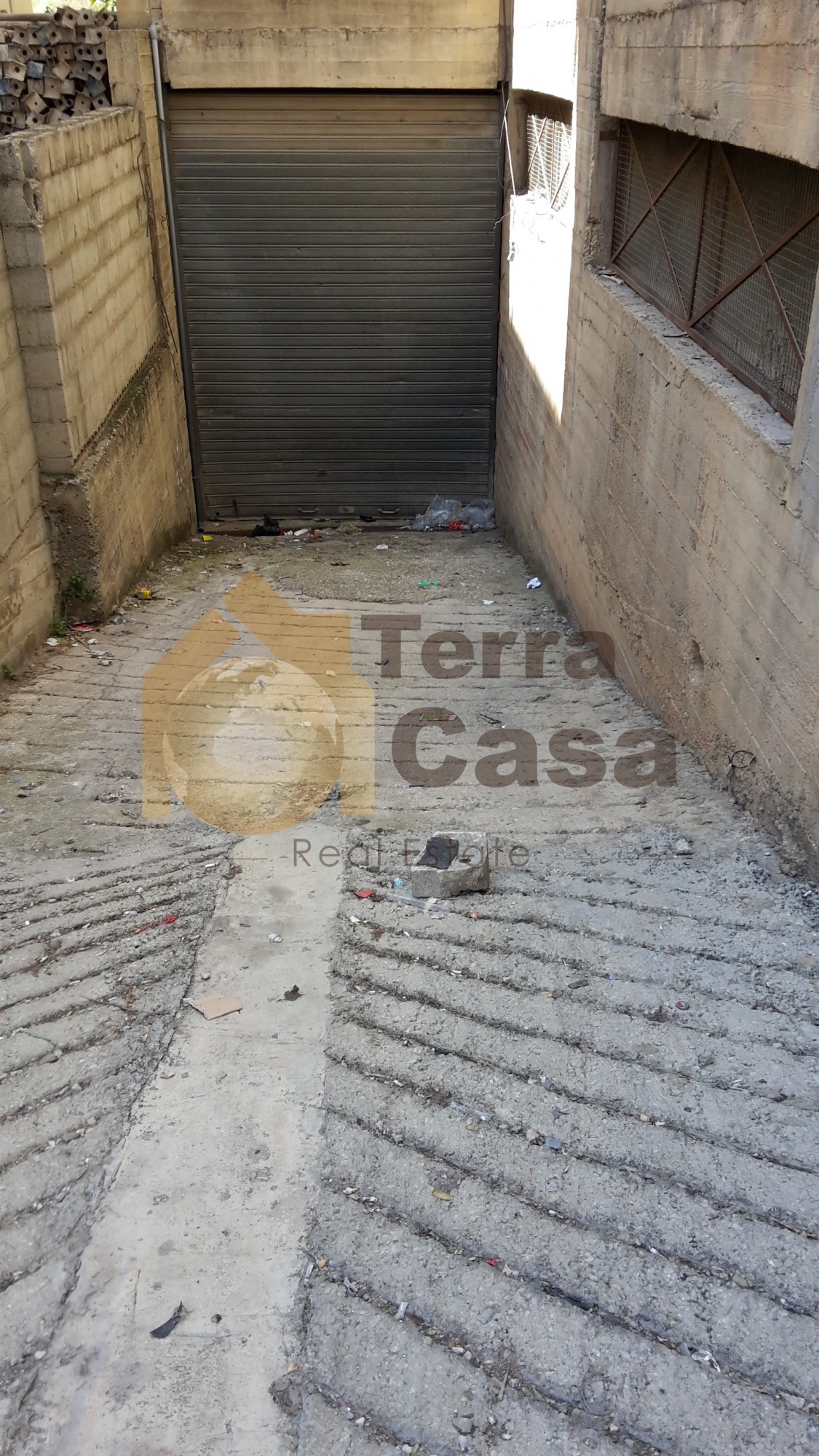 Zahle haouch el omara warehouse with pick up entrance. Ref# 551