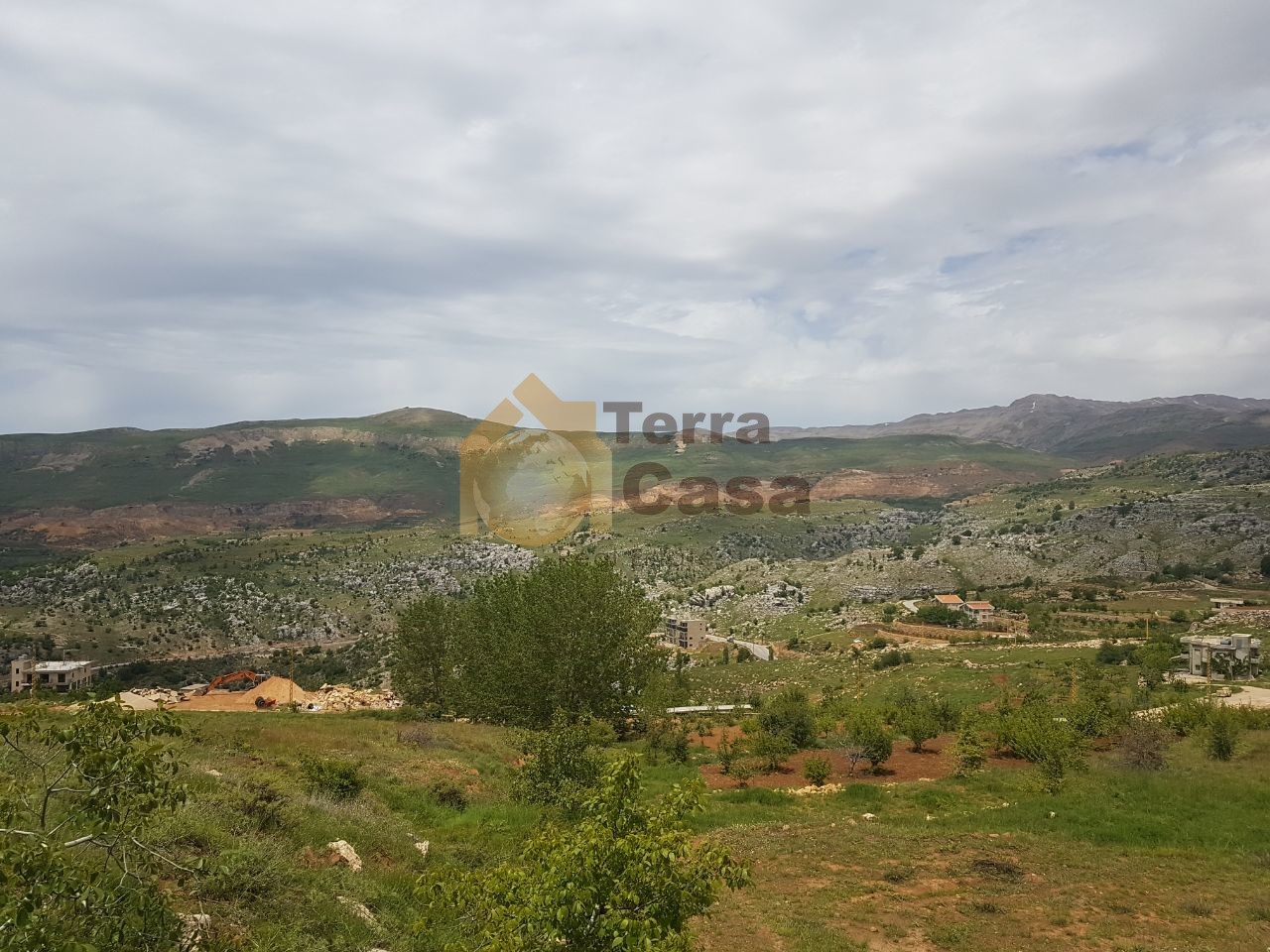 land for sale in Tarchich  close to the main road.